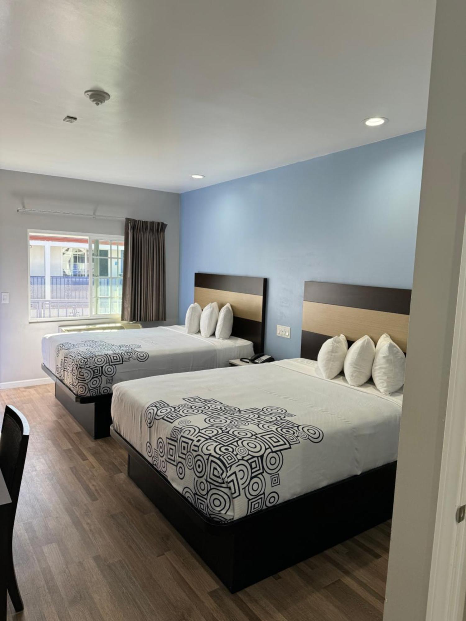 Moonlite 2* Redondo Beach
