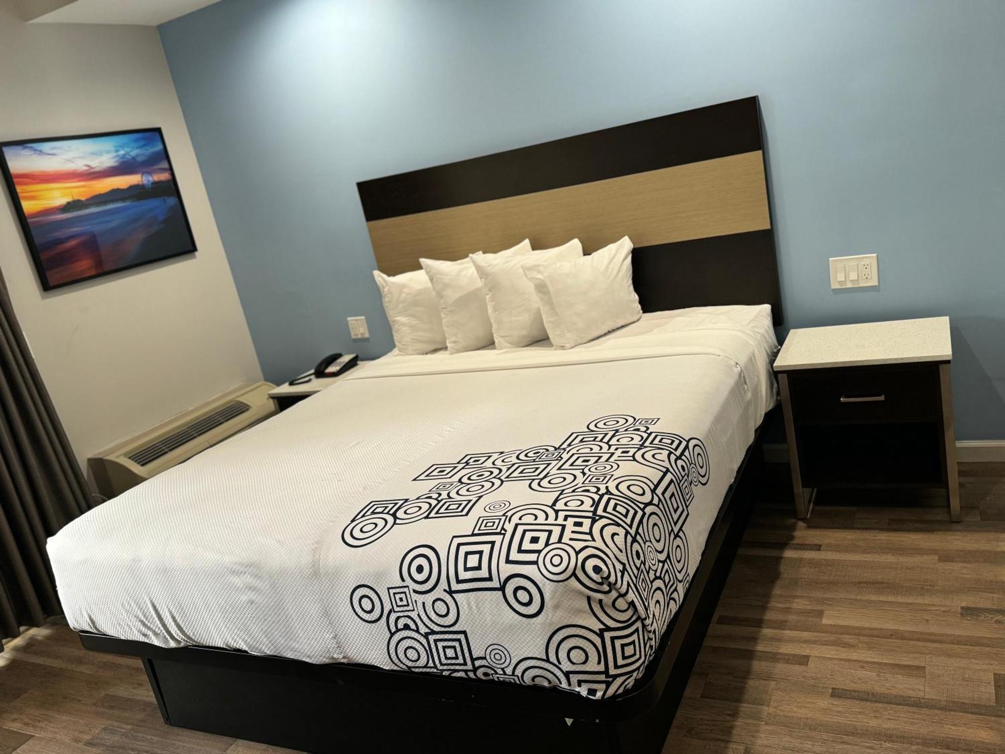Moonlite Hotel 2*
